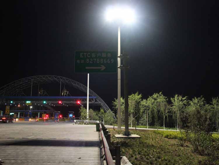 濟南繞城高速機場站出口照明